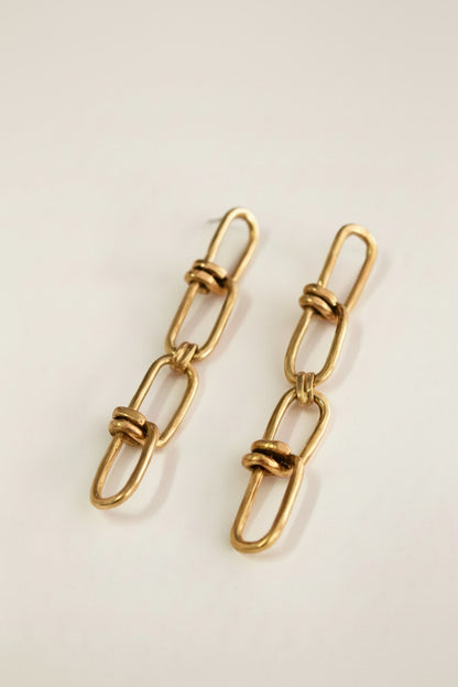 Pair of gold chain earrings 
