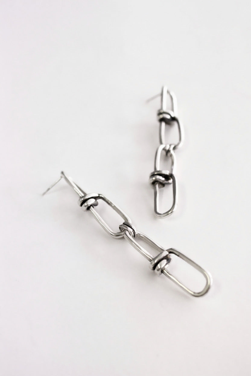 Pair of silver chain-link earrings 