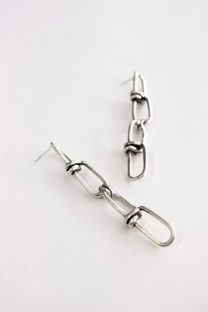 Pair of silver chain-link earrings 