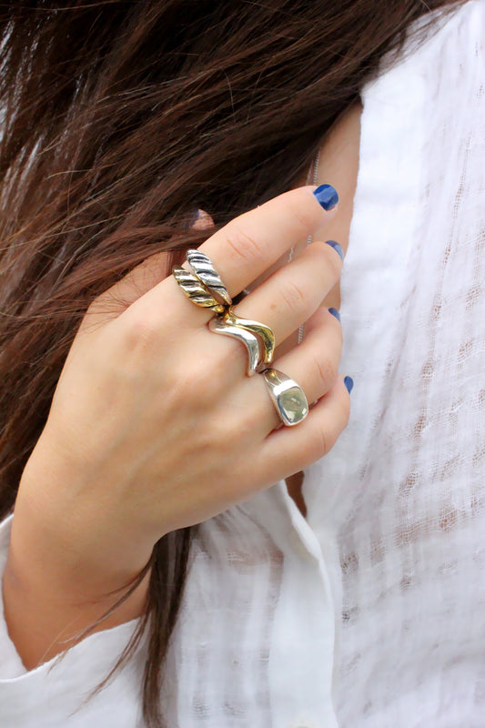 Wavy gold ring 