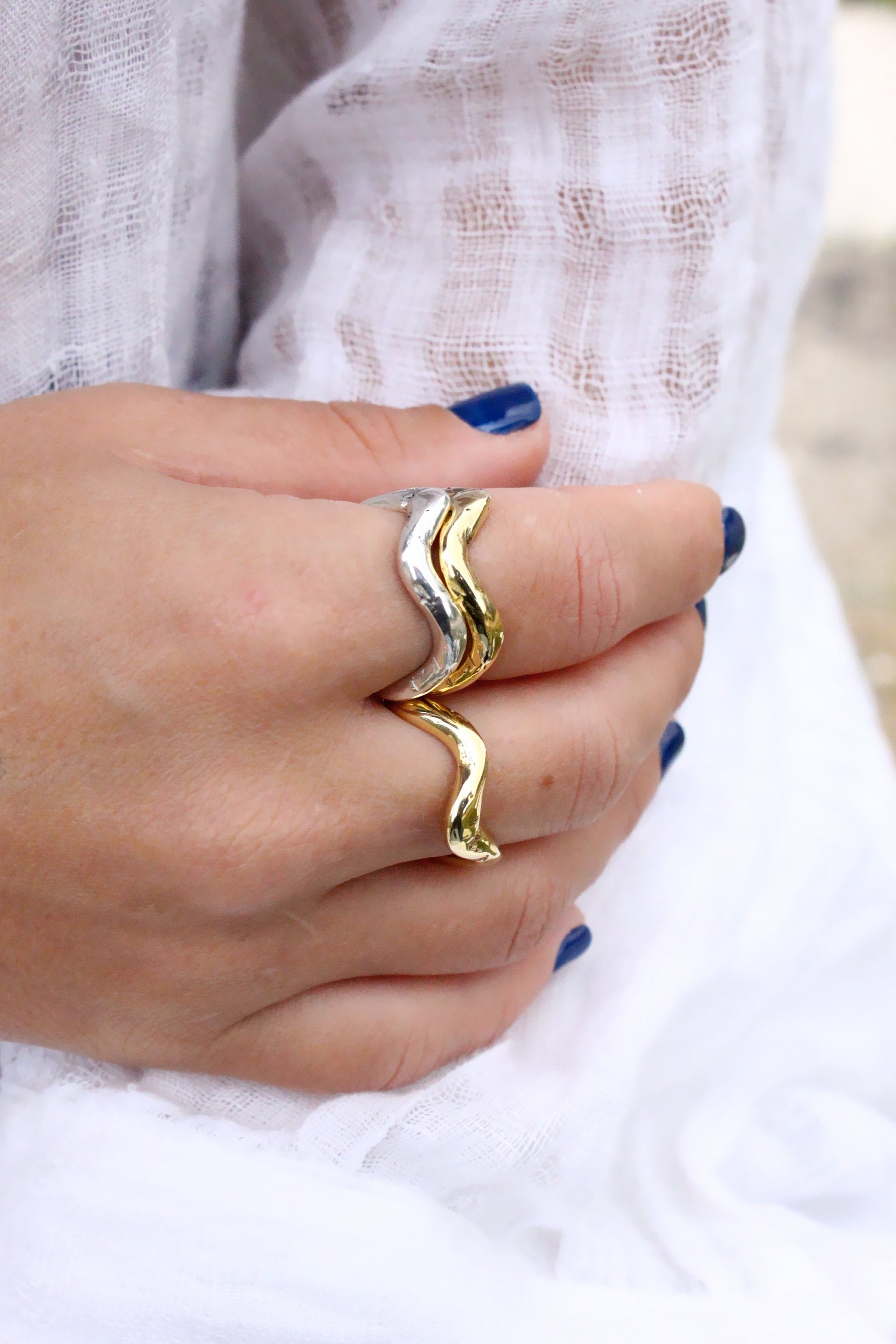 Gold wavy molten liquid ring