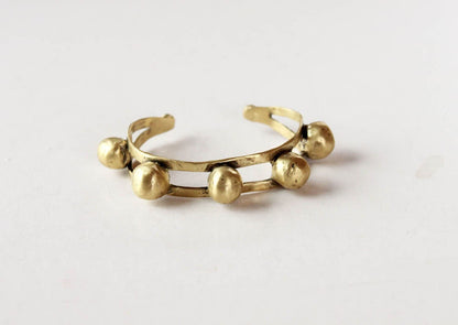 Gold bracelet with spherical ends 