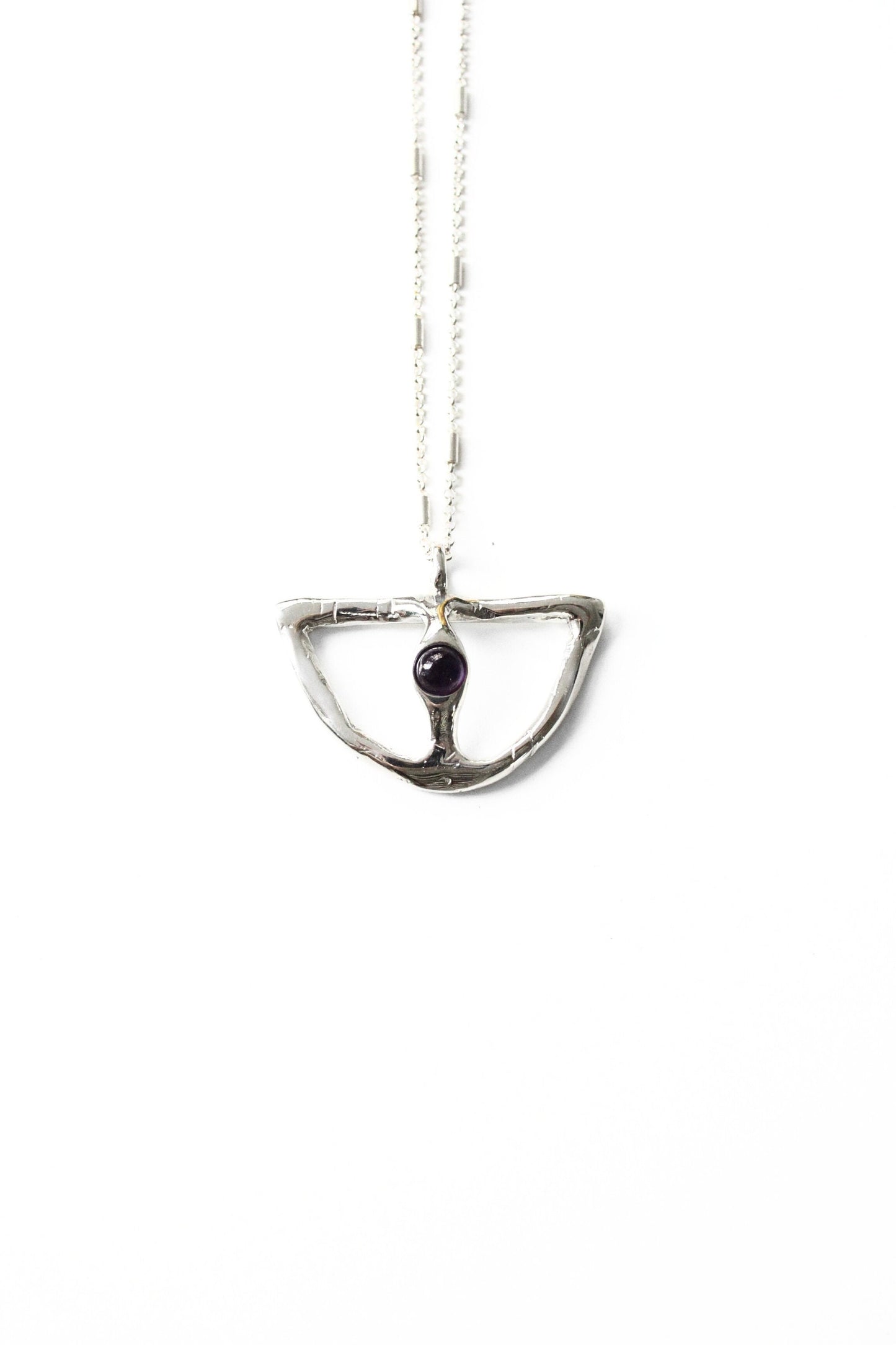 Silver necklace with a unique black onyx 