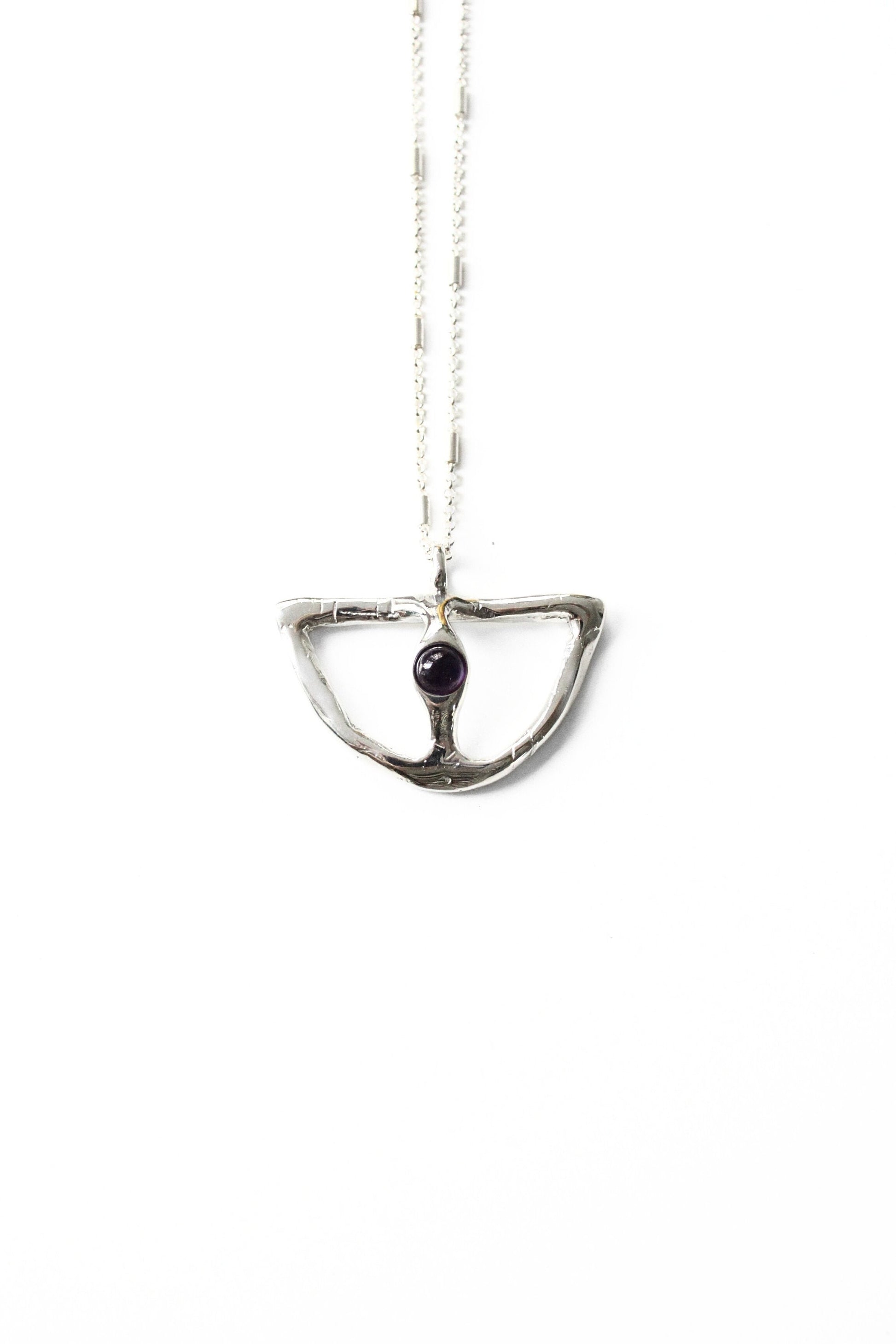 Silver necklace with a unique black onyx 
