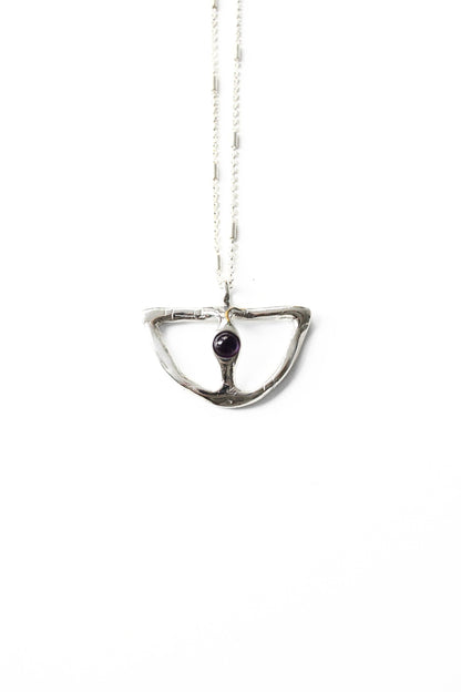 Silver necklace with a unique black onyx 