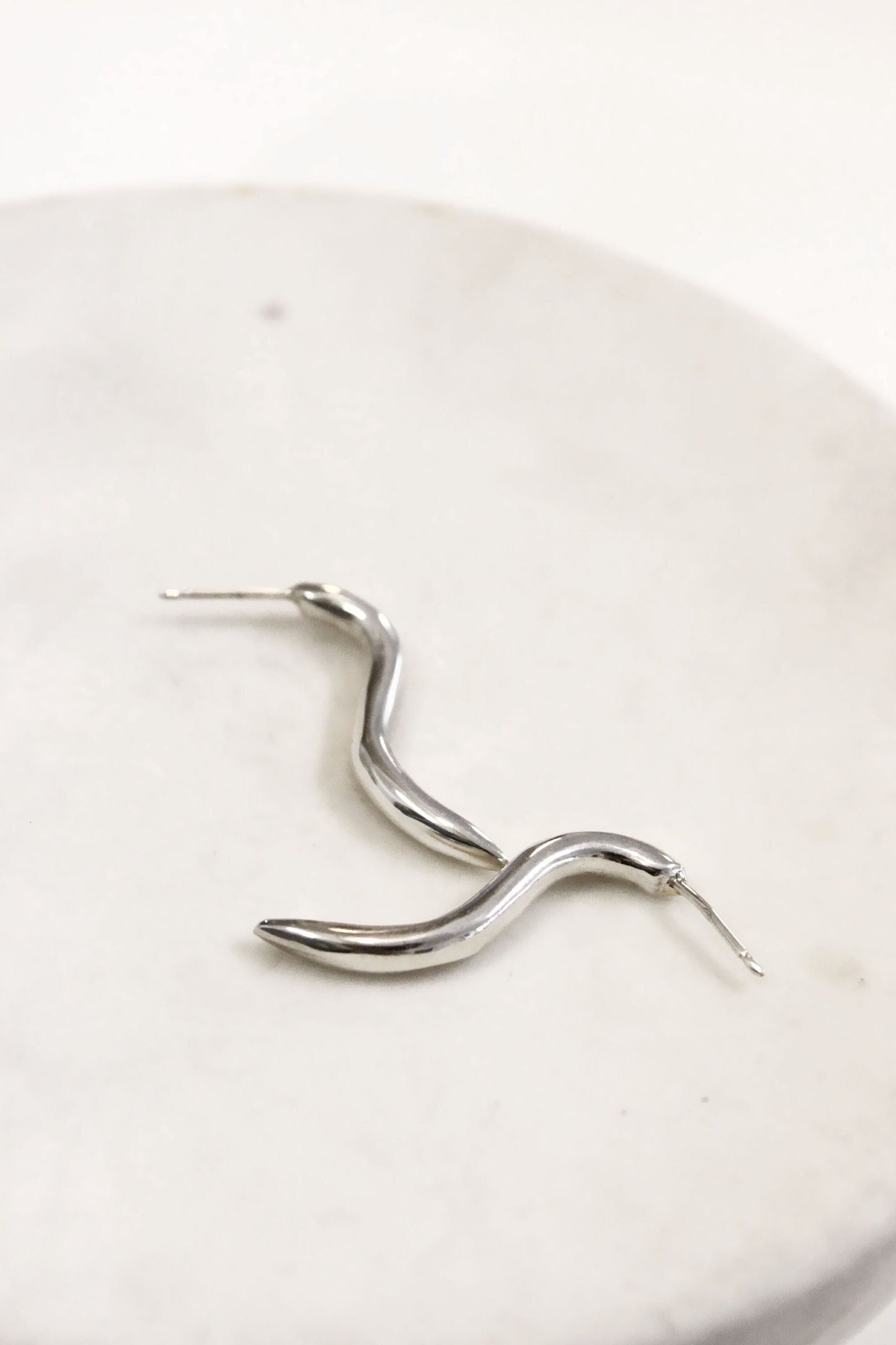 Silver wavy earring